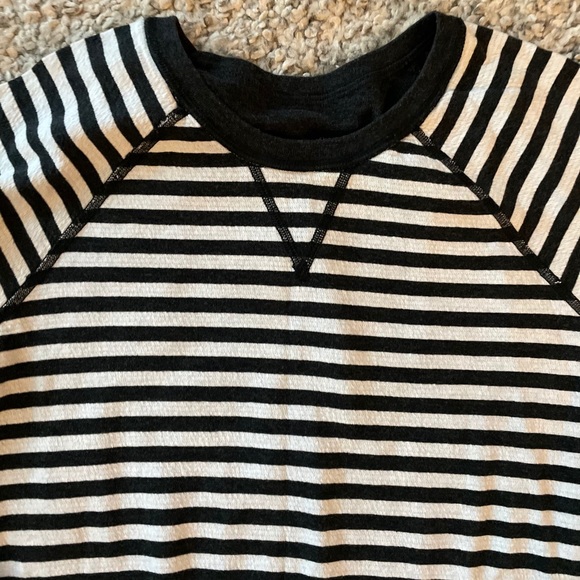 Lululemon REVERSIBLE long sleeved thin sweatshirt - Picture 11 of 11